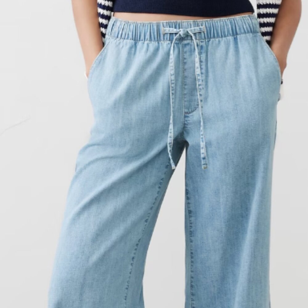 NWT Pull on jeans